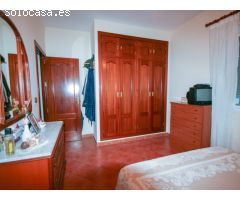FINCA CON PISCINA Y ALMACENES