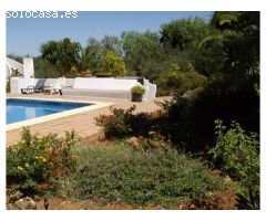 ENCANTADORA FINCA CON DOS CASAS Y DOS APARTAMENTOS