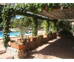 ENCANTADORA FINCA CON DOS CASAS Y DOS APARTAMENTOS