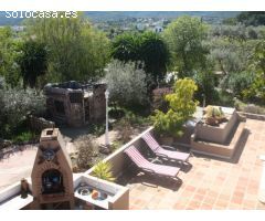 ENCANTADORA FINCA CON DOS CASAS Y DOS APARTAMENTOS