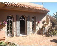 ENCANTADORA FINCA CON DOS CASAS Y DOS APARTAMENTOS
