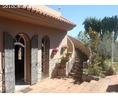 ENCANTADORA FINCA CON DOS CASAS Y DOS APARTAMENTOS