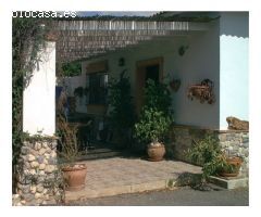 ENCANTADORA FINCA CON DOS CASAS Y DOS APARTAMENTOS