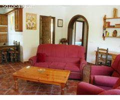 ENCANTADORA FINCA CON DOS CASAS Y DOS APARTAMENTOS
