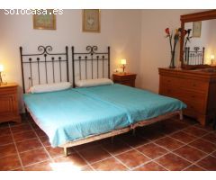 ENCANTADORA FINCA CON DOS CASAS Y DOS APARTAMENTOS
