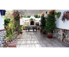 ENCANTADORA FINCA CON DOS CASAS Y DOS APARTAMENTOS