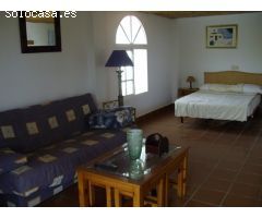 ENCANTADORA FINCA CON DOS CASAS Y DOS APARTAMENTOS