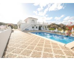 EXCELENTE VILLA CON IMPRESIONANTES VISTAS PANORÁMICAS