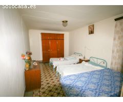 CASA TRADICIONAL MUY AMPLIA