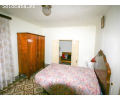 CASA TRADICIONAL MUY AMPLIA