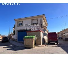 CASA PAREADA CON PISO Y NAVE EN AÑOVER DE TAJO.
