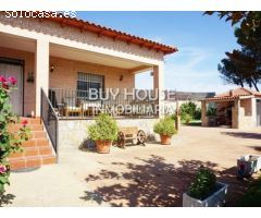 CHALET INDEPENDIENTE EN UNA PLANTA CON PARCELA DE 1100 M2 EN URBANIZACION