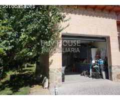 CHALET INDEPENDIENTE EN UNA PLANTA CON PARCELA DE 1100 M2 EN URBANIZACION
