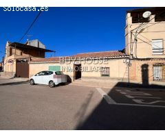 CASA PARA REFORMAR EN PLENO CENTRO DE CAMARENILLA CON PATIO.