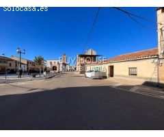 CASA PARA REFORMAR EN PLENO CENTRO DE CAMARENILLA CON PATIO.