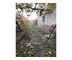 CASA PARA REFORMAR EN PLENO CENTRO DE CAMARENILLA CON PATIO.