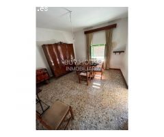 CASA PARA REFORMAR EN PLENO CENTRO DE CAMARENILLA CON PATIO.