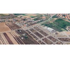 PARCELA DE ESQUINA CON 2500 M2 EN YELES.