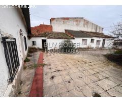 CASA INDEPENDIENTE EN RECAS (TOLEDO) EN PLENO CENTRO DE LA POBLACION - TERRENO