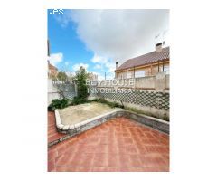 SE VENDE CHALET CON DORMITORIO Y BAÑO EN PLANTA BAJA!!