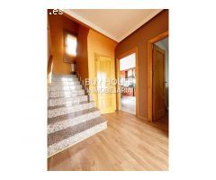 SE VENDE CHALET CON DORMITORIO Y BAÑO EN PLANTA BAJA!!