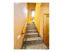 SE VENDE CHALET CON DORMITORIO Y BAÑO EN PLANTA BAJA!!