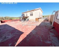 CHALET INDEPENDIENTE RÚSTICO CON TERRENO DE 2100 M2 EN CARRANQUE! .