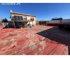 CHALET INDEPENDIENTE RÚSTICO CON TERRENO DE 2100 M2 EN CARRANQUE! .