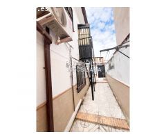 CASA ADOSADA EN PLENO CENTRO DE OLÍAS DEL REY (TOLEDO).