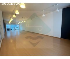 Amplio local comercial con patio en el centro de Ocata en El Masnou