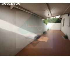 ¡Descubre tu nuevo hogar en Tiana! Casita con Chimenea y Encanto en un Entorno