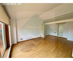 ¡Atención! Casa excepcional en el centro de Alella: comodidad, espacio y vistas