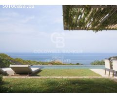 En venta viviendas unifamiliares de obra nueva con vistas al mar en Aiguaxelida,