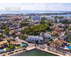 Casa adosada de nueva construcción en venta en Puerto Alcudia