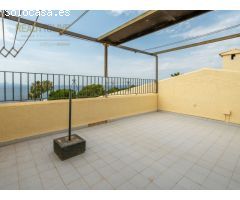 CHALET ADOSADO CON VISTAS AL MAR EN ALCANADA