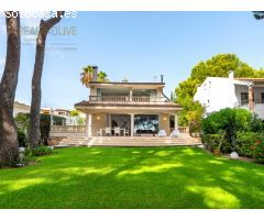 VILLA EN PRIMERA LINEA DE PLAYA DE ALCUDIA