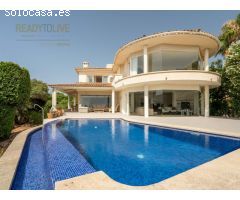 ESPECTACULAR CHALET INDEPENDIENTE CON VISTAS AL MAR.