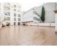 EXCLUSIVA PLANTA BAJA CON TERRAZA PRIVADA DE 300 M² EN PUERTO DE ALCUDIA