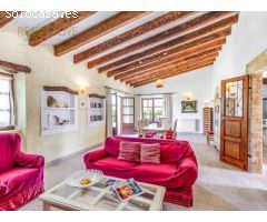 FINCA RÚSTICA CON ENCANTO EN ALCÚDIA Y LICENCIA VACACIONAL