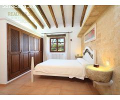 FINCA RÚSTICA CON ENCANTO EN ALCÚDIA Y LICENCIA VACACIONAL