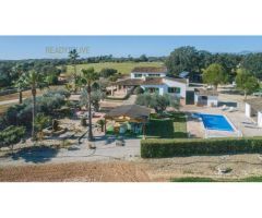 Vive la magia de Mallorca en esta finca rústica.
