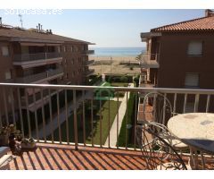 Piso a primera línea de mar de 2 habitaciones y terraza con vistas al mar
