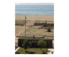 Piso a primera línea de mar de 2 habitaciones y terraza con vistas al mar