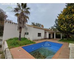 Chalet a la venta en la urbanización California en el municipio de Canyelles