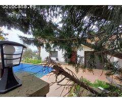 Chalet a la venta en la urbanización California en el municipio de Canyelles