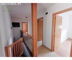 Chalet a la venta en la urbanización California en el municipio de Canyelles