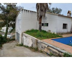 Chalet a la venta en la urbanización California en el municipio de Canyelles