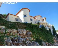 Espaciosa villa de 6 habitaciones con unas vistas espectaculares.