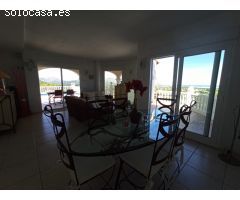 Espaciosa villa de 6 habitaciones con unas vistas espectaculares.