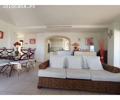 Espaciosa villa de 6 habitaciones con unas vistas espectaculares.